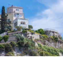 “Casa sul mare” di Eugenio Montale: una poesia metafora del viaggio della vita