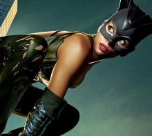 Catwoman: trama e trailer del film stasera in tv