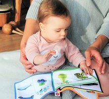 Leggere ai figli prima delle elementari arricchisce il loro vocabolario: perché lo spiega la scienza