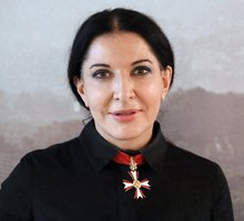 Il "Financial Times" pubblica alcune mail tra Elena Ferrante e Marina Abramović: che ne nasca un libro?