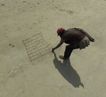 Una poesia spunta su una spiaggia su Google Maps: che significa il testo e chi è il suo misterioso autore?