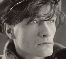 Antonin Artaud: una vita sospesa tra il buio della follia e la luce della genialità