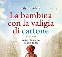 La bambina con la valigia di cartone