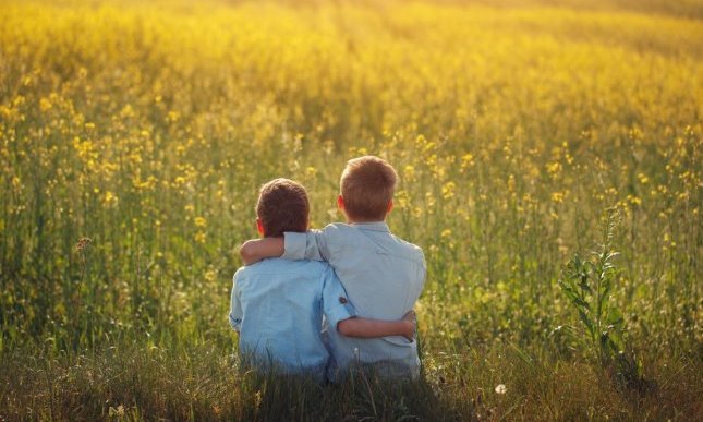 Le più belle poesie per i fratelli: da Catullo a Pascoli a Gibran 