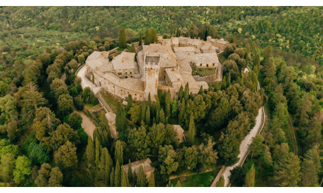 Il Castello di Gargonza: dove si trova e perché è legato a Dante Alighieri