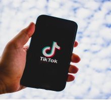 TikTok Book Club: cos'è e come funziona