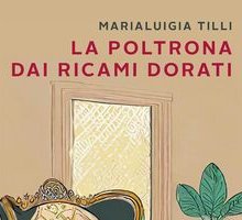 La poltrona dai ricami dorati