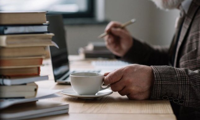 Crampo dello scrittore: cos'è e cosa lo provoca