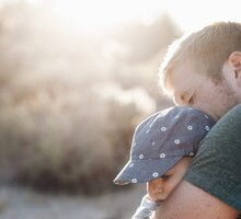 Festa del papà: le migliori frasi di auguri per biglietti e messaggi su WhatsApp