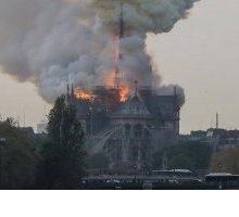 Notre Dame in fiamme: brucia la cattedrale del libro di Hugo