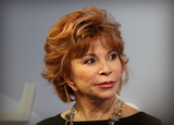 Isabel Allende: vita, opere e frasi della scrittrice nel giorno della sua nascita