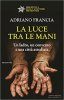 Copertina del libro La luce tra le mani 